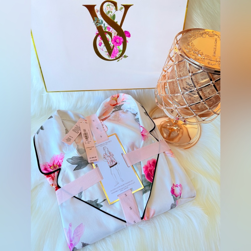 🩷🩷VICTORIA’S SECRET GLAZED SATIN SHORT PAJAMA SET🩷🩷